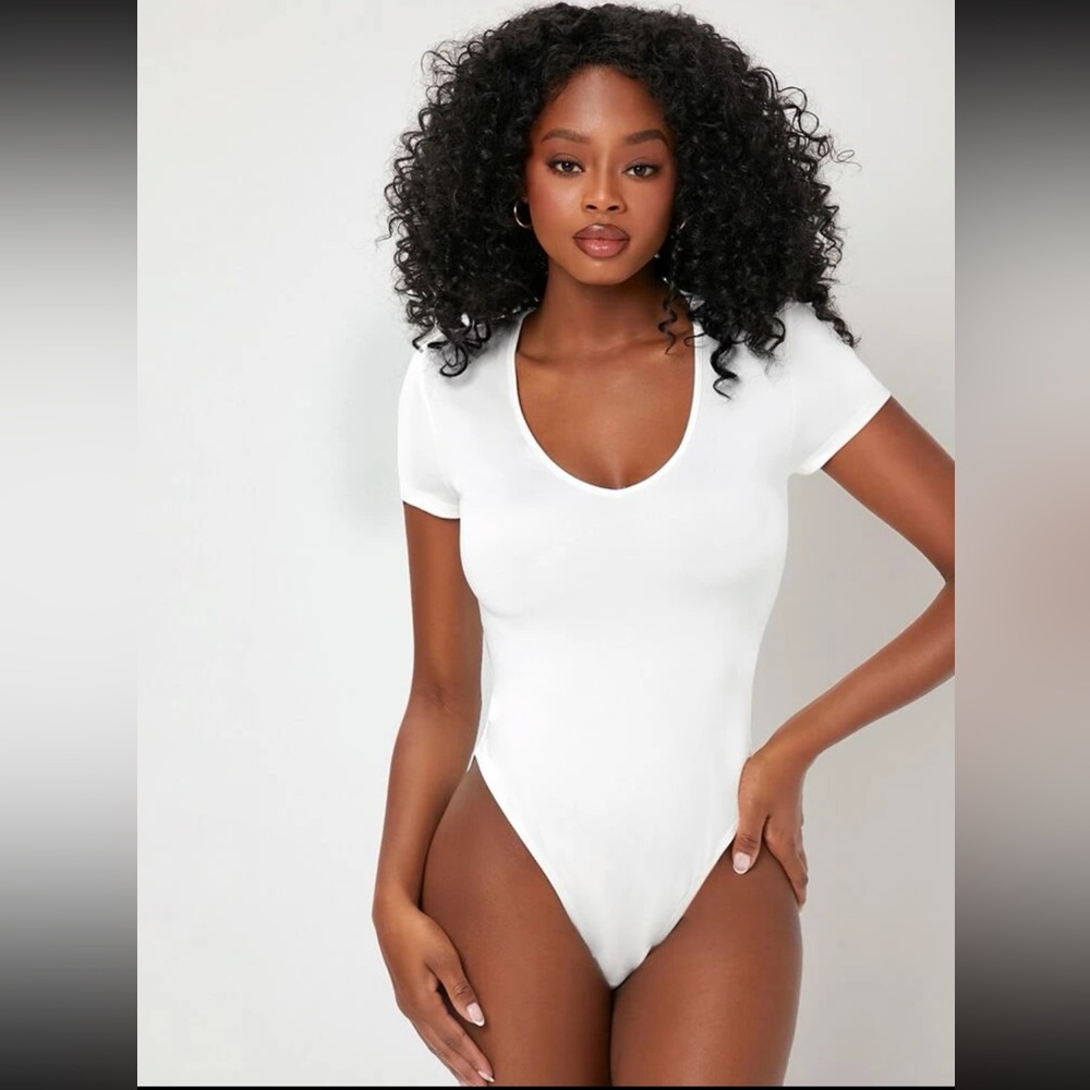 Basics V-Neck Bodysuit Form Fitted